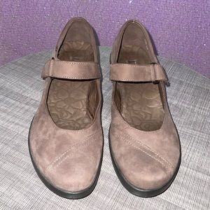 Hotter Runway Women's Brown Nubuck Leather Mary Jane Heels Court Shoes Size 6